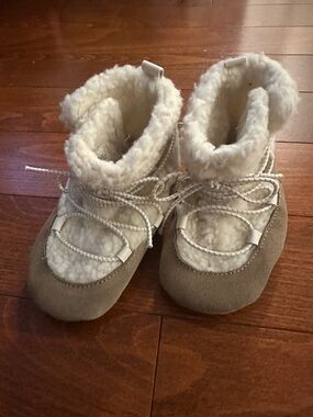 Robeez Soft Sole Fleece-Lined Winter Booties